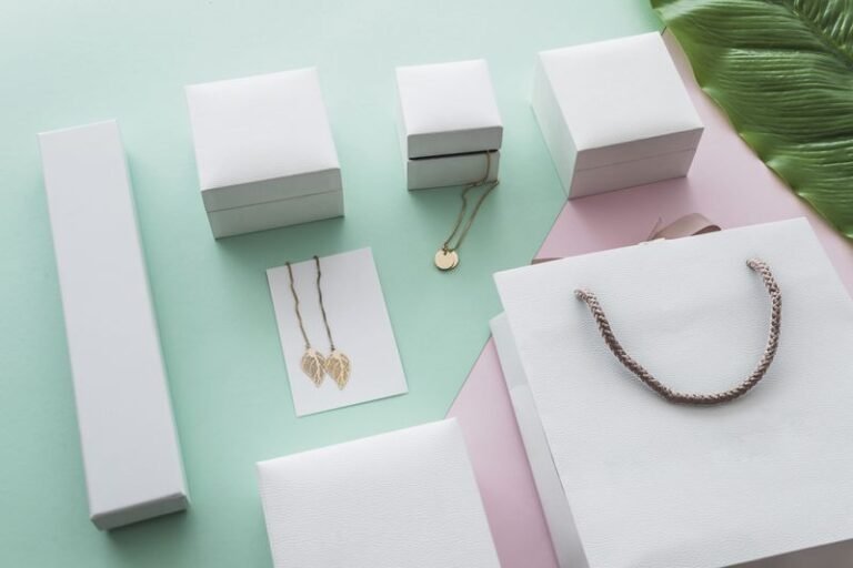 golden-jewelry-boxes-with-shopping-bag-pastel-background